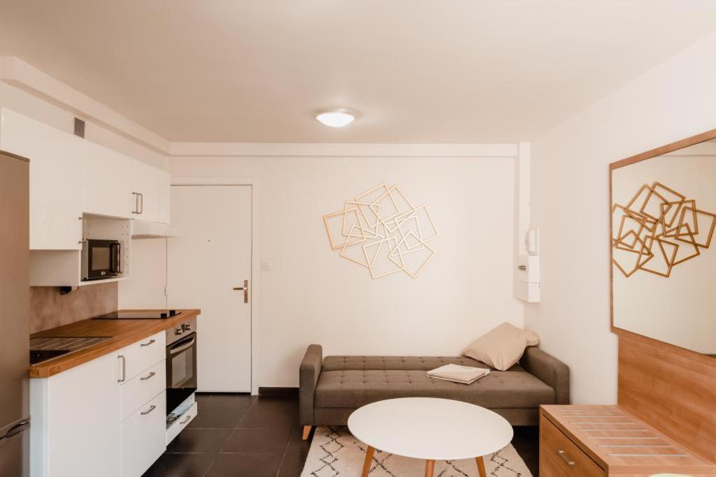 Calvi. T2 2/4 Personnes A 100 Metres De La Plage Appartement Calvi  Buitenkant foto
